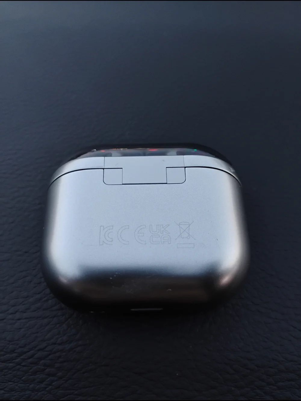 Samsung Metallic Gray Wireless Earbuds Charging Case Earbuds Used